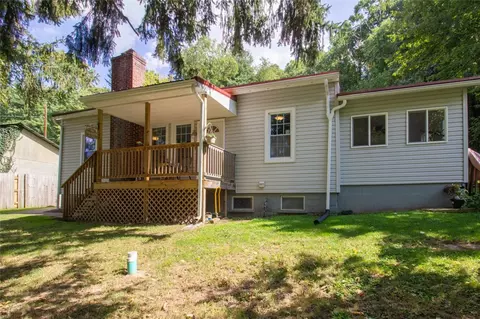 127 Spanish Villa Dr, Jeannette, PA 15644