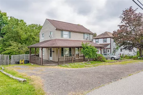 531 Independence Dr, Clairton, PA 15025