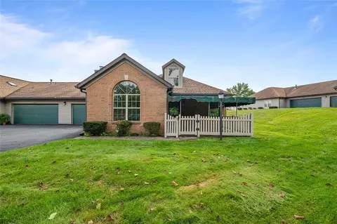 1240 Stanford Ct, Coraopolis, PA 15108