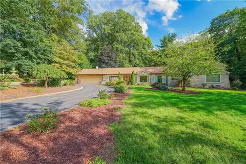 202 E Maitland Ln, New Castle, PA 16105