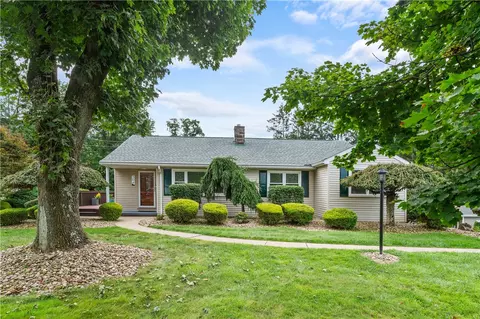 304 Crawford Dr, Coraopolis, PA 15108