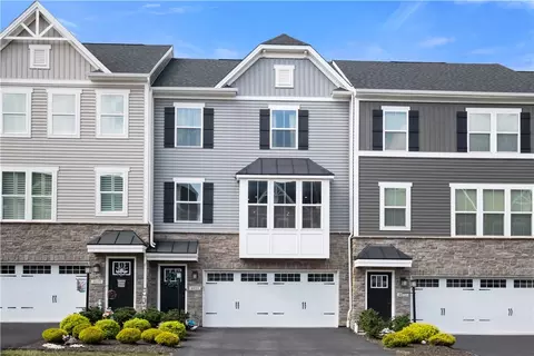 4021 Crown Dr, South Park, PA 15129