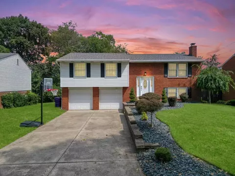 121 Conneaut Dr, Pittsburgh, PA 15239
