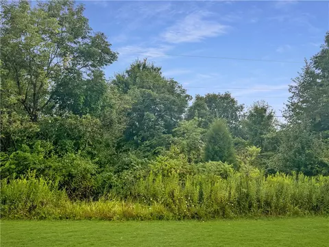000 Dutch Ridge Rd, Ellwood City, PA 16117