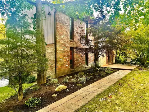 1391 Noblestown Rd, Oakdale, PA 15071
