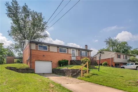 129 Penn Woods Dr, Irwin, PA 15642