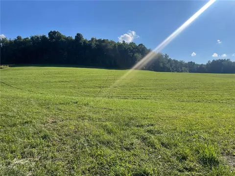 2 Greystone Ln, Latrobe, PA 15650