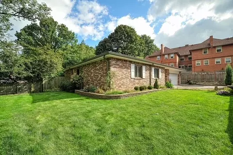 5627 Beacon St, Pittsburgh, PA 15217