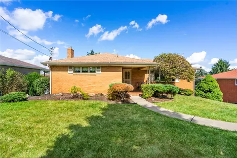 942 Mccoy Rd, Mckees Rocks, PA 15136