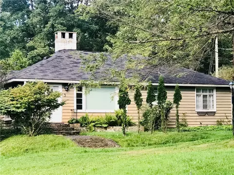 3 White Oak Rd, Laughlintown, PA 15655