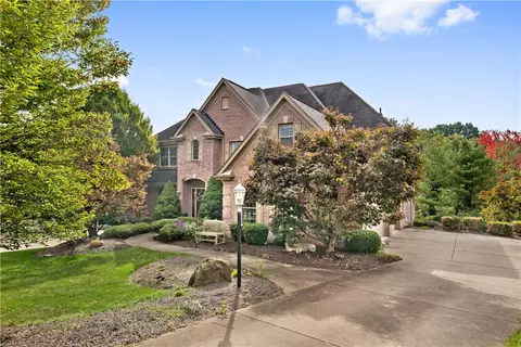 2329 Southampton Dr, Pittsburgh, PA 15241