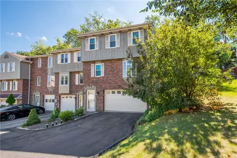 31 Hennig Dr, Pittsburgh, PA 15236