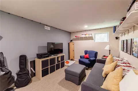 120 Lockheed Dr, Coraopolis, PA 15108 photo 25