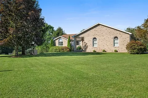 174 Royal Oak Dr, Butler, PA 16002
