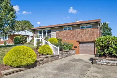 5046 Ozark Dr, Pittsburgh, PA 15239