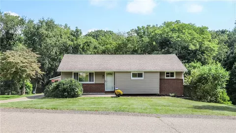 214 Snyder Dr, Coraopolis, PA 15108