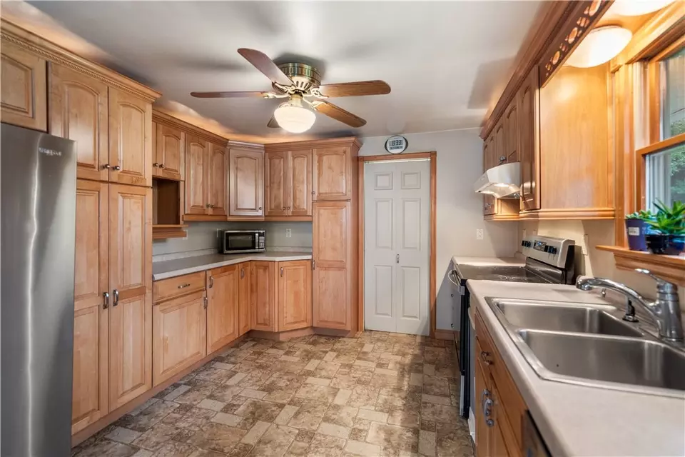  120 Edgewood Cir, Industry, PA 15052 photo 8