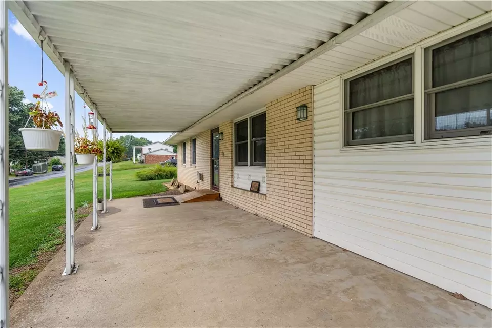  120 Edgewood Cir, Industry, PA 15052 photo 6
