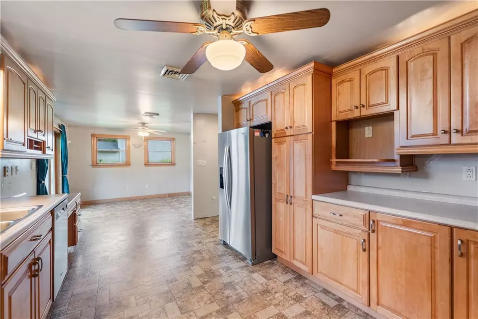  120 Edgewood Cir, Industry, PA 15052 photo 7
