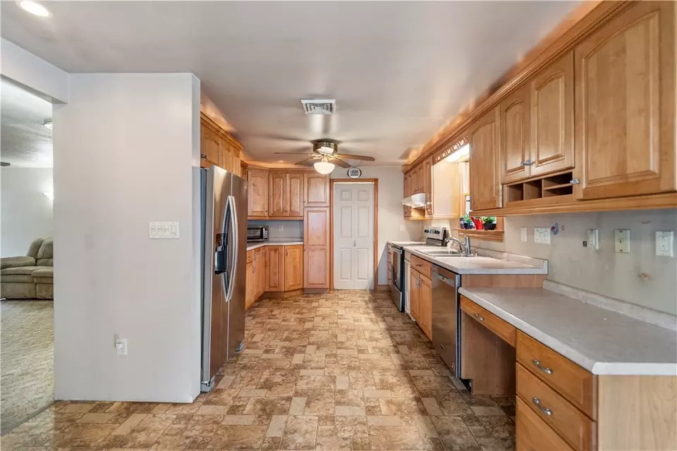  120 Edgewood Cir, Industry, PA 15052 photo 10