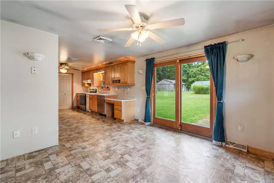 120 Edgewood Cir, Industry, PA 15052 photo 11