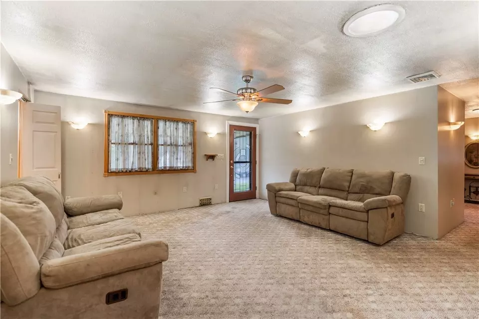  120 Edgewood Cir, Industry, PA 15052 photo 16