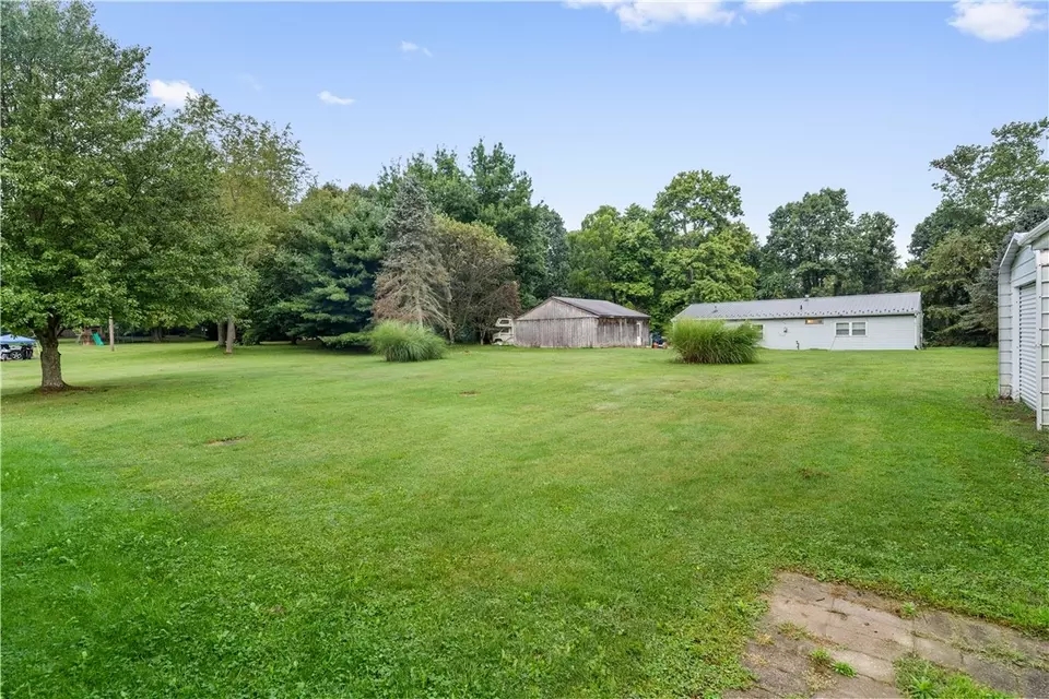  120 Edgewood Cir, Industry, PA 15052 photo 32