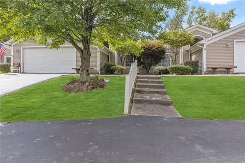 24 Golfwood Dr, Hermitage, PA 16148