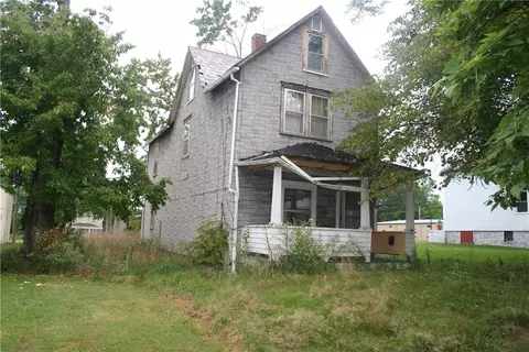 940 Beechwood Ave, Farrell, PA 16121