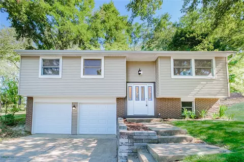 301 Alamo Dr, Pittsburgh, PA 15241