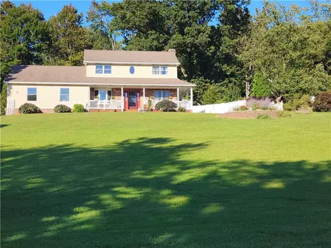 208 Birch Hill Ct, Mount Pleasant, PA 15666