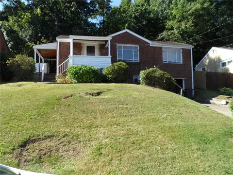 3226 Overlook Dr, Mckeesport, PA 15133