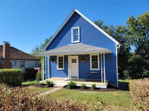 6 Brentwood Dr, Mckees Rocks, PA 15136