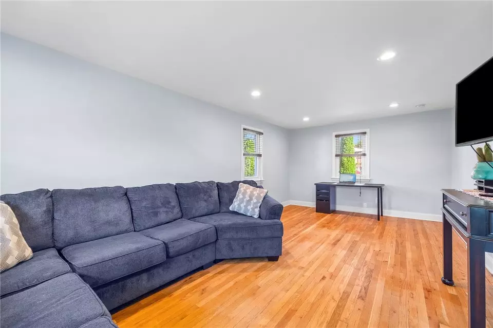  824 Pioneer Dr, Ambridge, PA 15003 photo 9