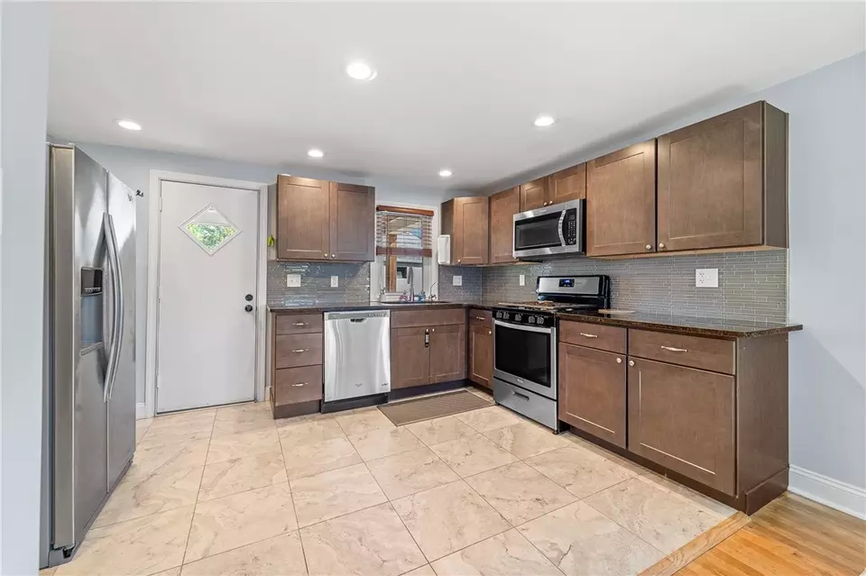  824 Pioneer Dr, Ambridge, PA 15003 photo 11