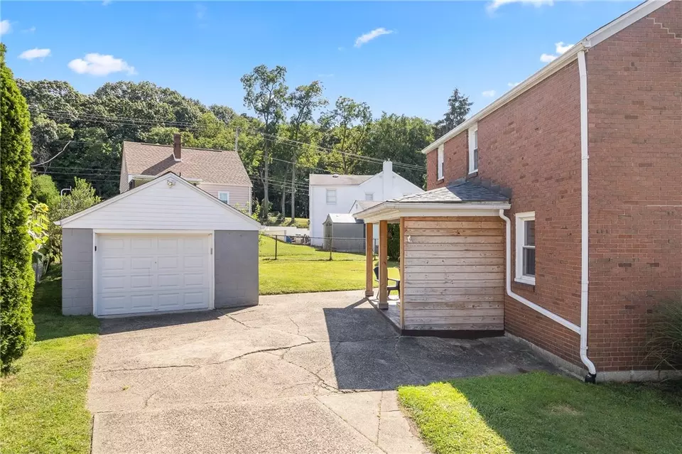  824 Pioneer Dr, Ambridge, PA 15003 photo 6