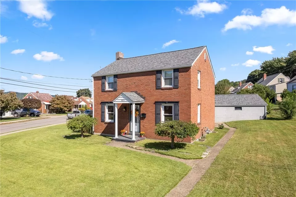  824 Pioneer Dr, Ambridge, PA 15003 photo 2