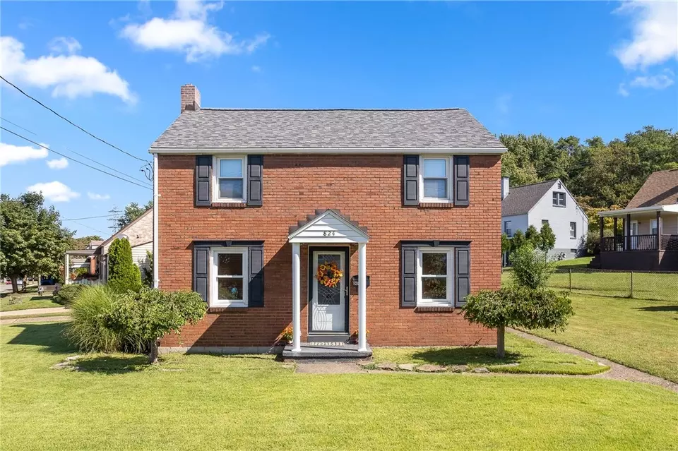  824 Pioneer Dr, Ambridge, PA 15003 photo 1