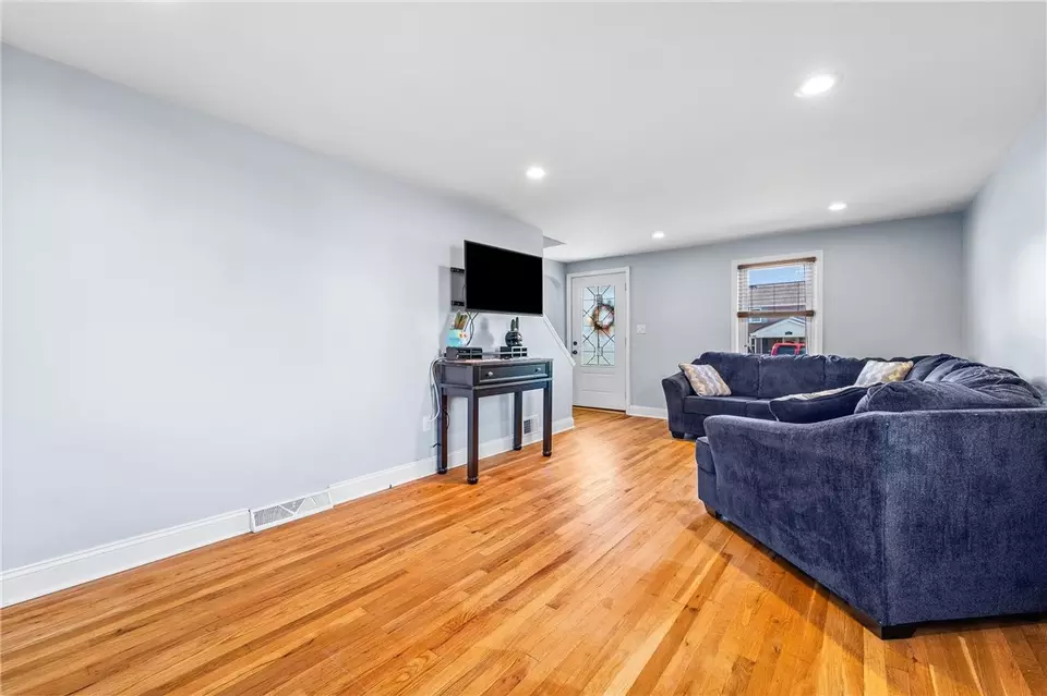  824 Pioneer Dr, Ambridge, PA 15003 photo 10