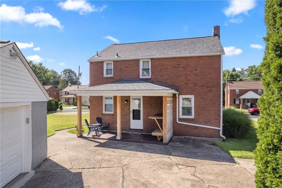  824 Pioneer Dr, Ambridge, PA 15003 photo 5