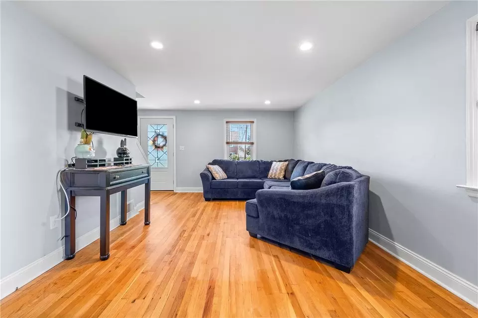  824 Pioneer Dr, Ambridge, PA 15003 photo 8