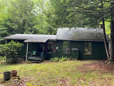 122 Eagle Ln, Leeper, PA 16233