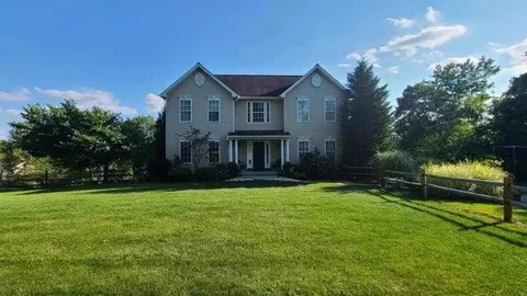 133 Cherrywood Dr, Glenshaw, PA 15116