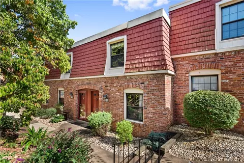 1272 Pennsbury Blvd, Pittsburgh, PA 15205