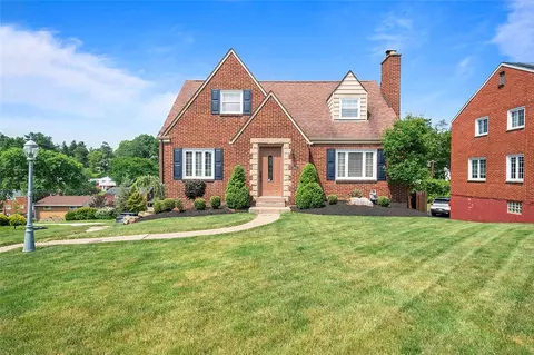 1300 Lakemont Dr, Pittsburgh, PA 15243