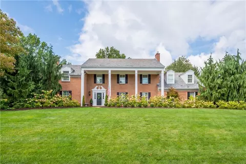 2042 Hycroft Dr, Pittsburgh, PA 15241