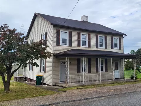 77 Station St, Loyalhanna, PA 15661