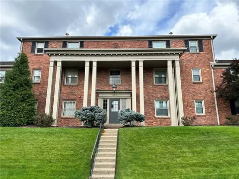 692 Robinwood Dr #C, Pittsburgh, PA 15216