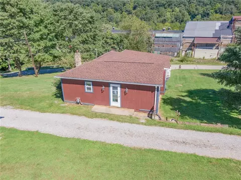 115 1st Ave, Leechburg, PA 15656
