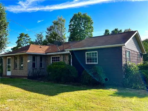 179 Lucas Pipeline Rd, Ruffs Dale, PA 15679